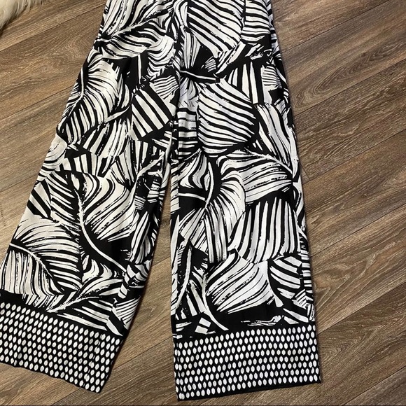 Julia Jordan Palm Leaf Print Jumpsuit - Picture 4 of 10